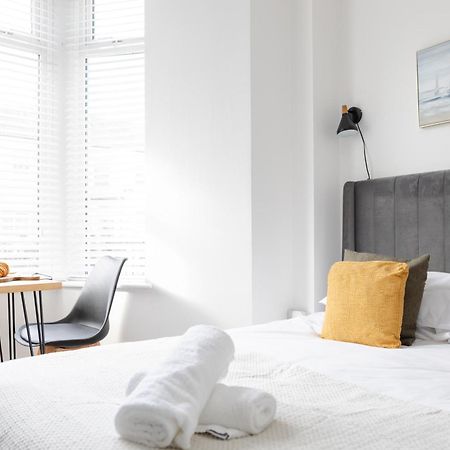 Bay City Studio Apartments Cardiff Bagian luar foto