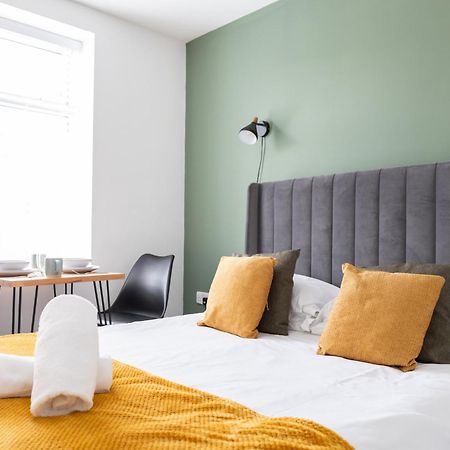 Bay City Studio Apartments Cardiff Bagian luar foto