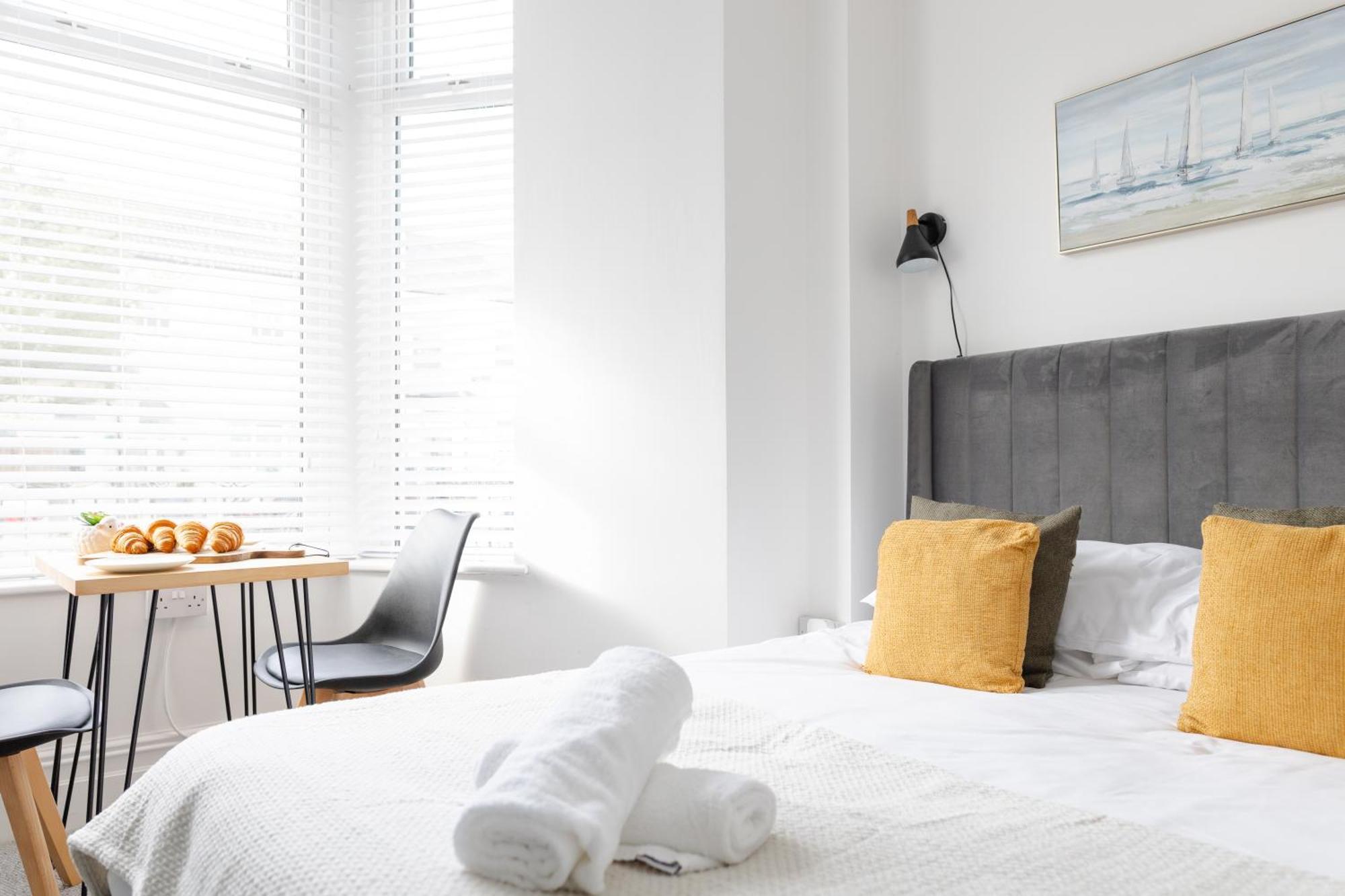 Bay City Studio Apartments Cardiff Bagian luar foto