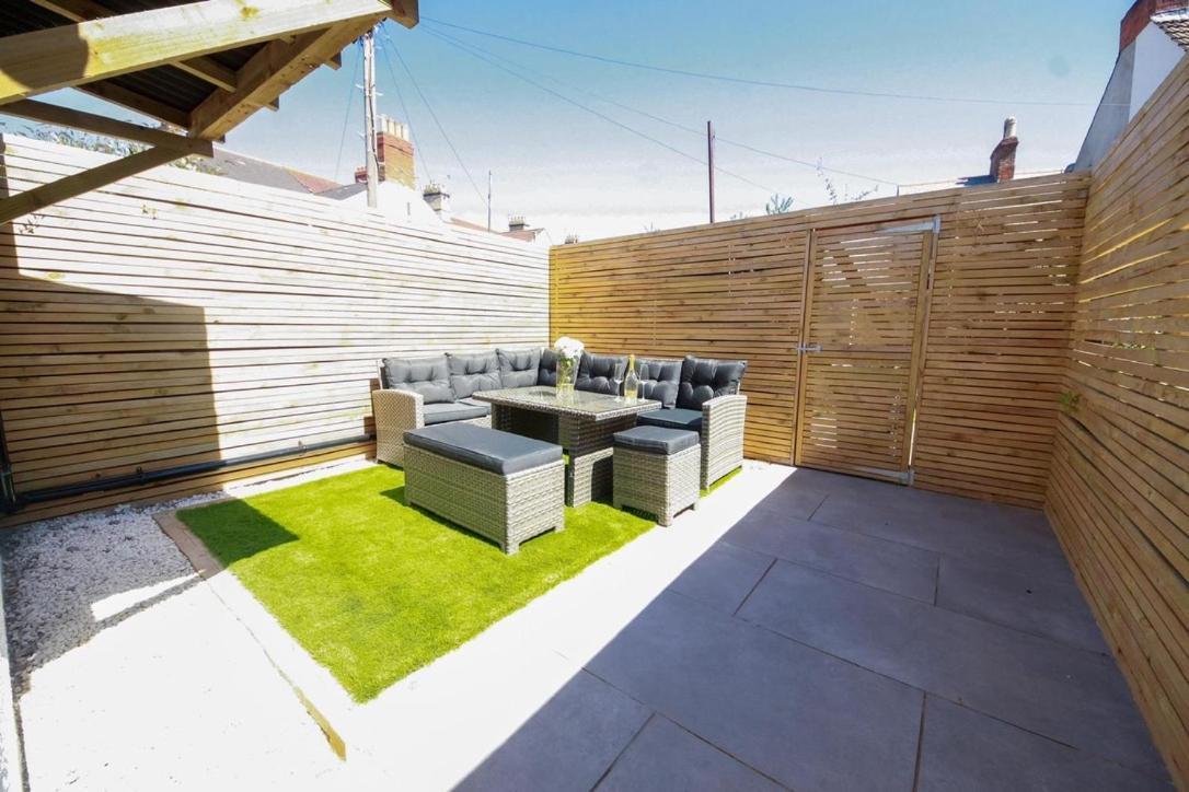 Bay City Studio Apartments Cardiff Bagian luar foto