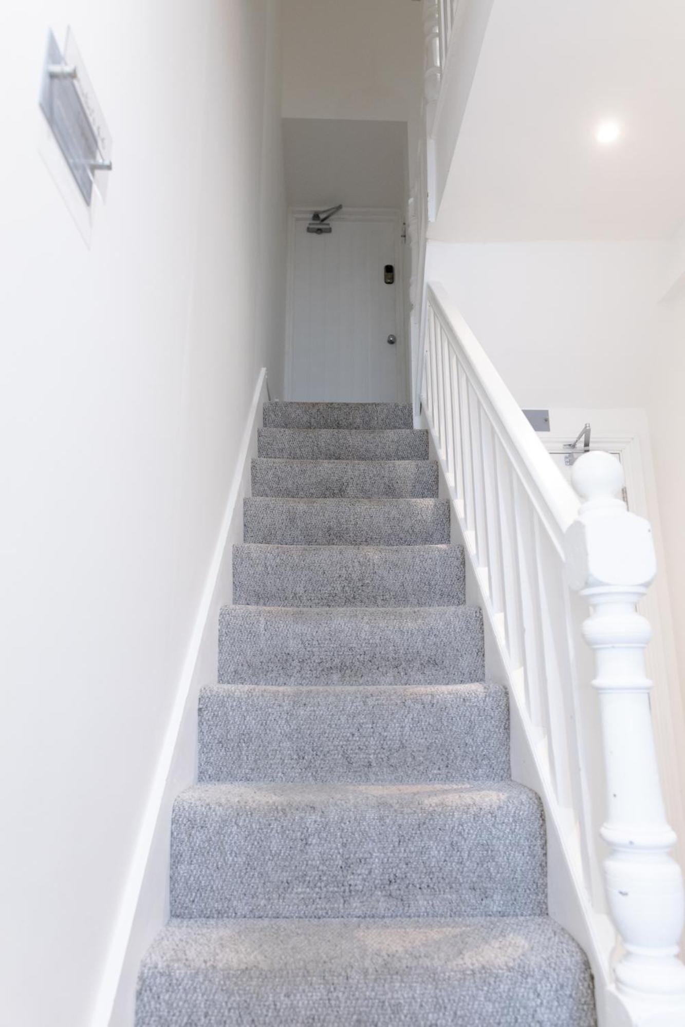 Bay City Studio Apartments Cardiff Bagian luar foto