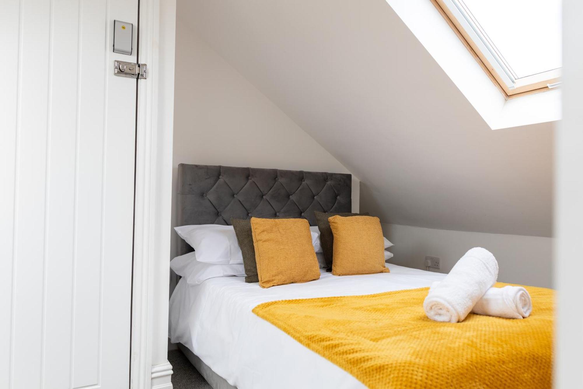 Bay City Studio Apartments Cardiff Bagian luar foto