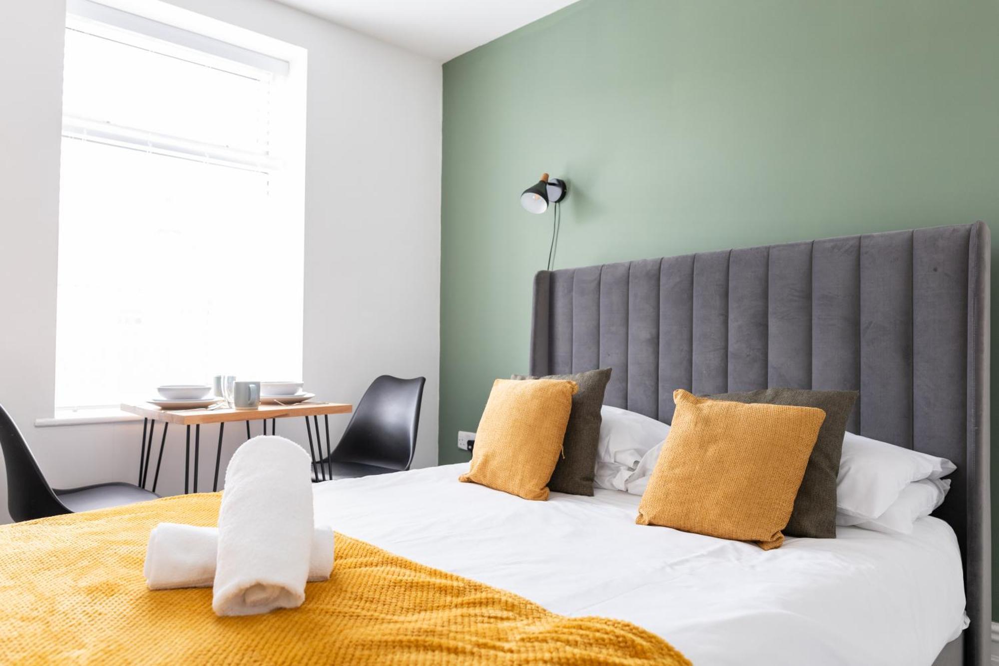 Bay City Studio Apartments Cardiff Bagian luar foto