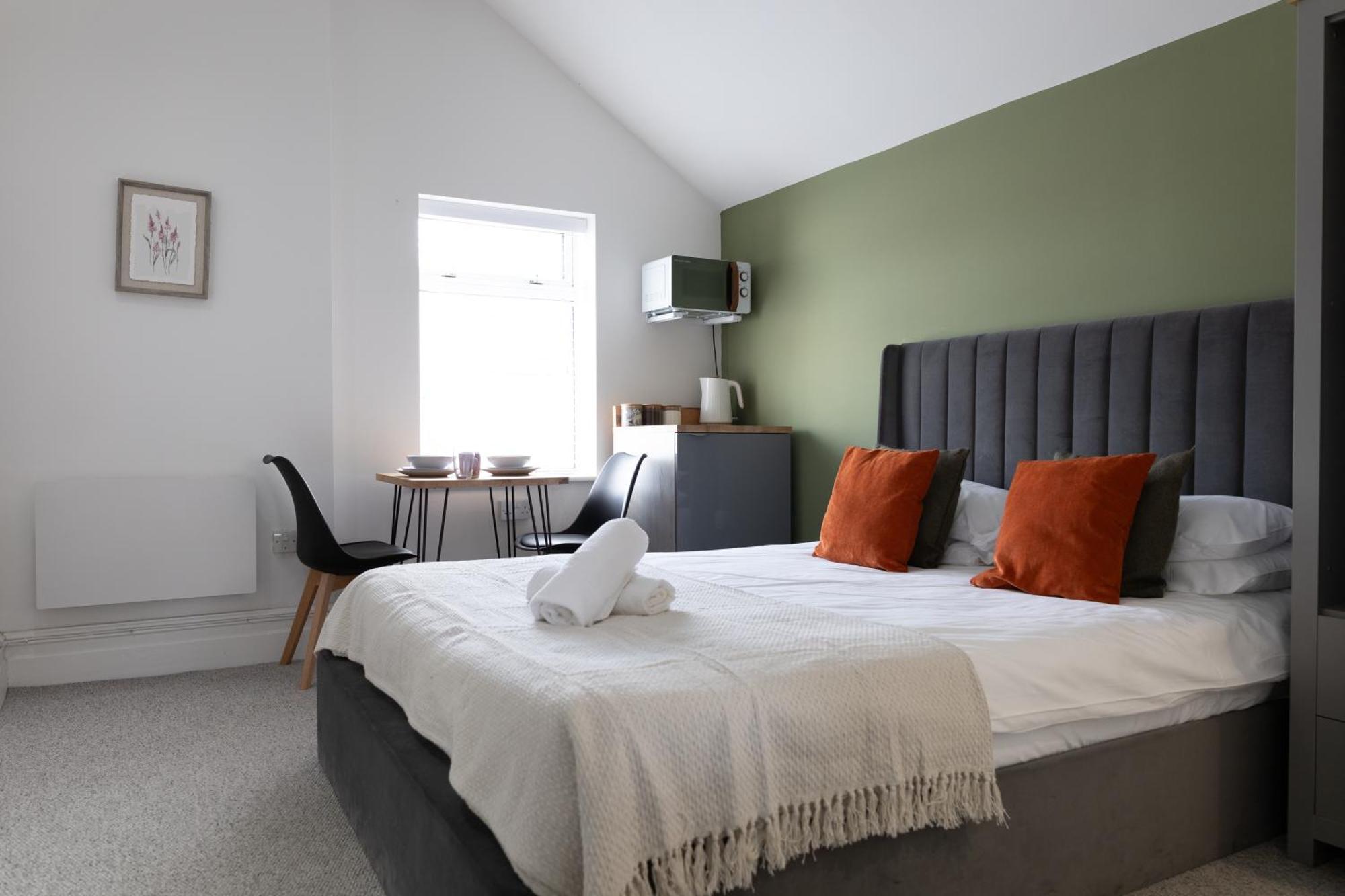 Bay City Studio Apartments Cardiff Bagian luar foto