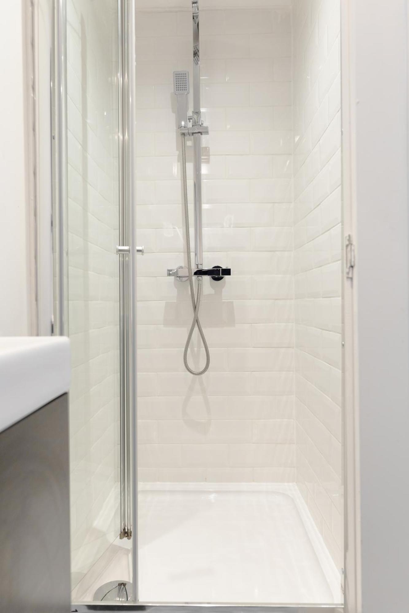 Bay City Studio Apartments Cardiff Bagian luar foto