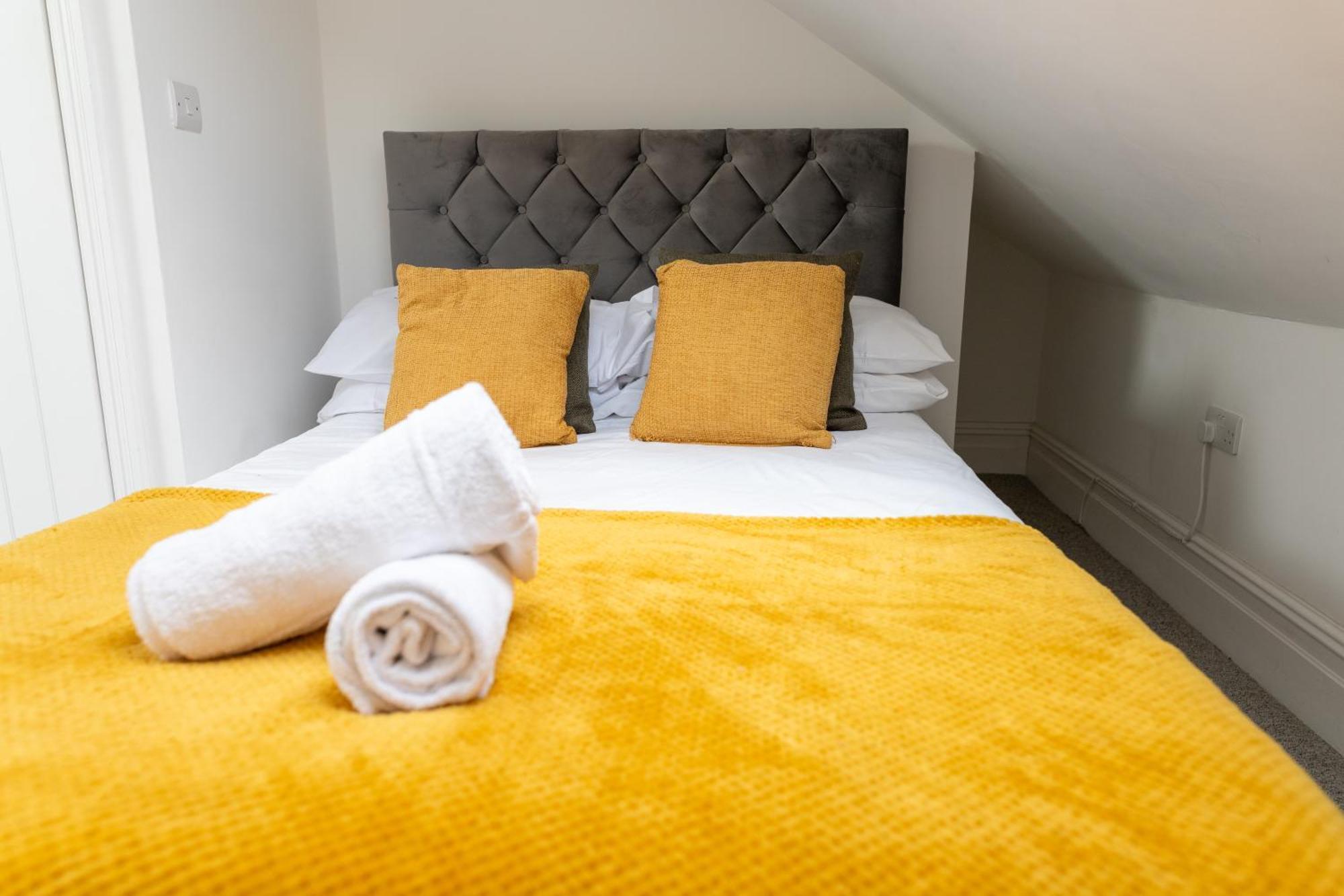 Bay City Studio Apartments Cardiff Bagian luar foto