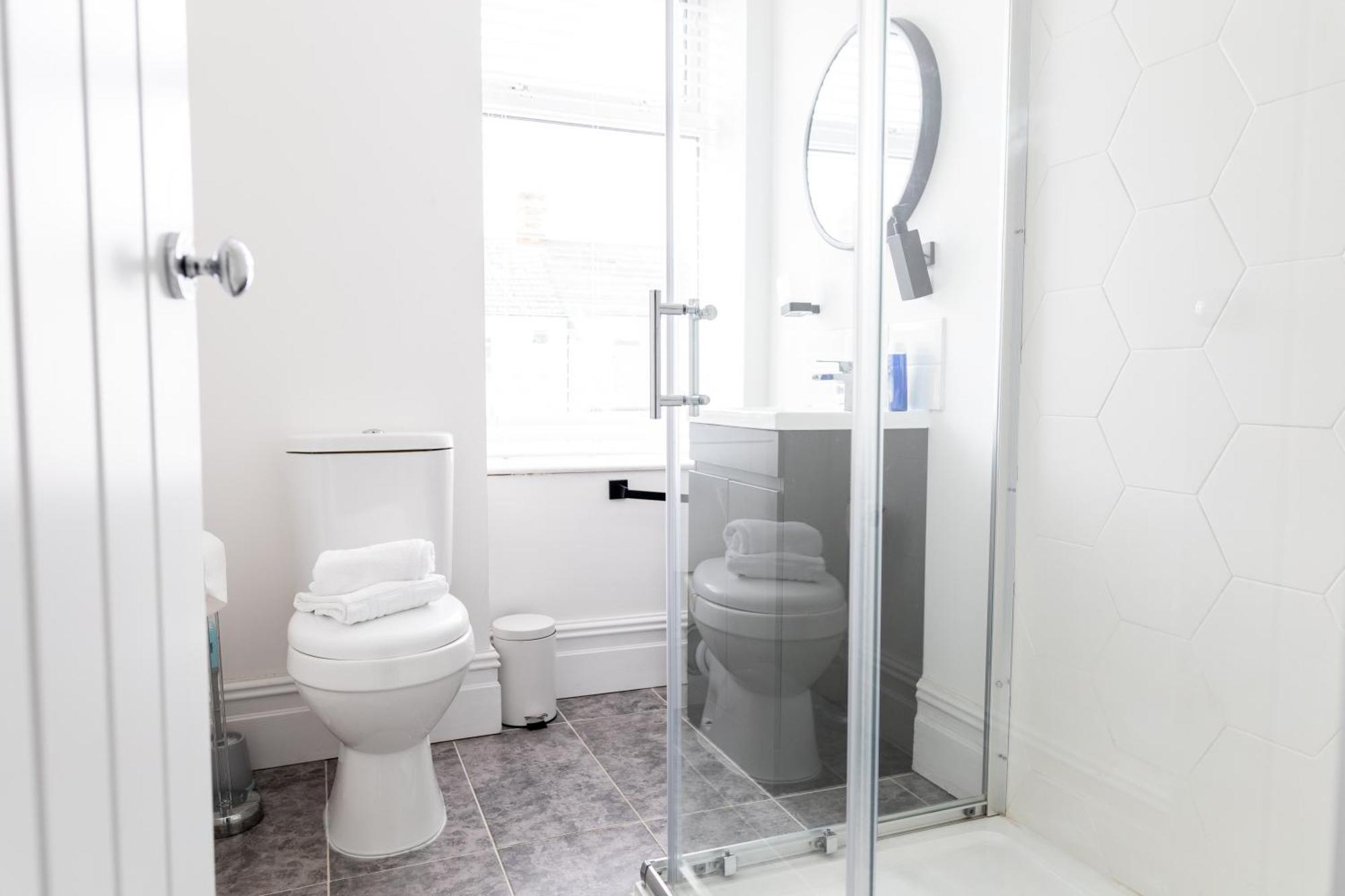 Bay City Studio Apartments Cardiff Bagian luar foto