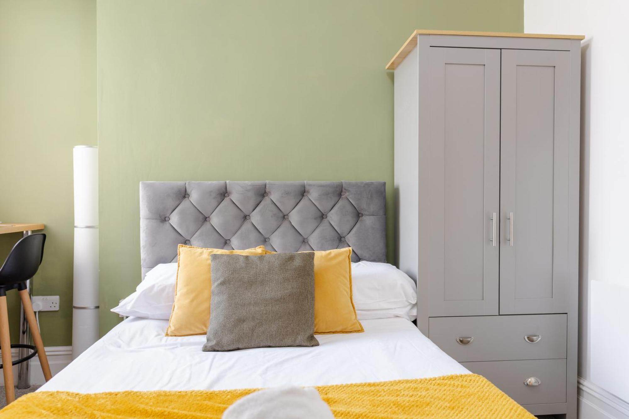 Bay City Studio Apartments Cardiff Bagian luar foto