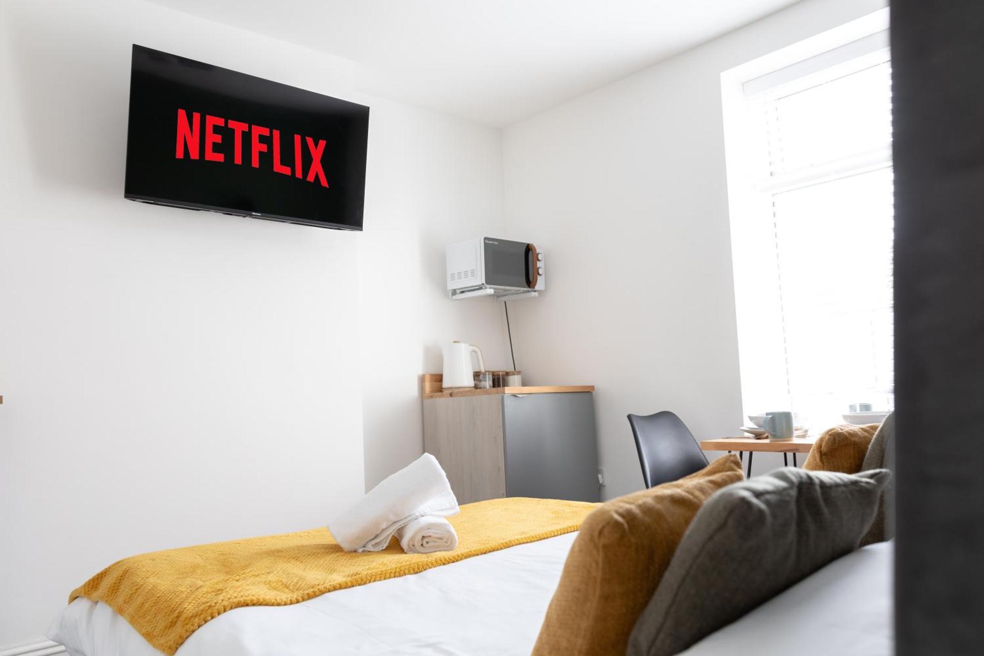 Bay City Studio Apartments Cardiff Bagian luar foto