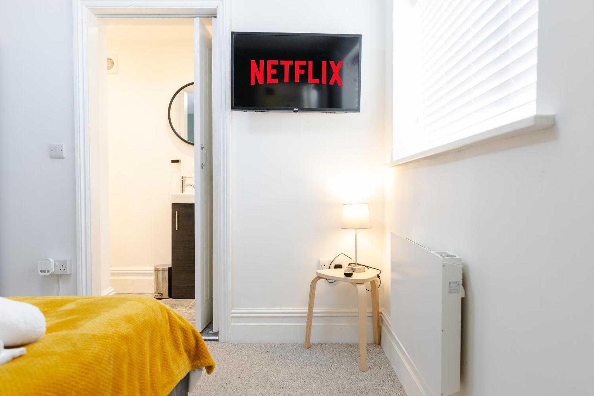Bay City Studio Apartments Cardiff Bagian luar foto