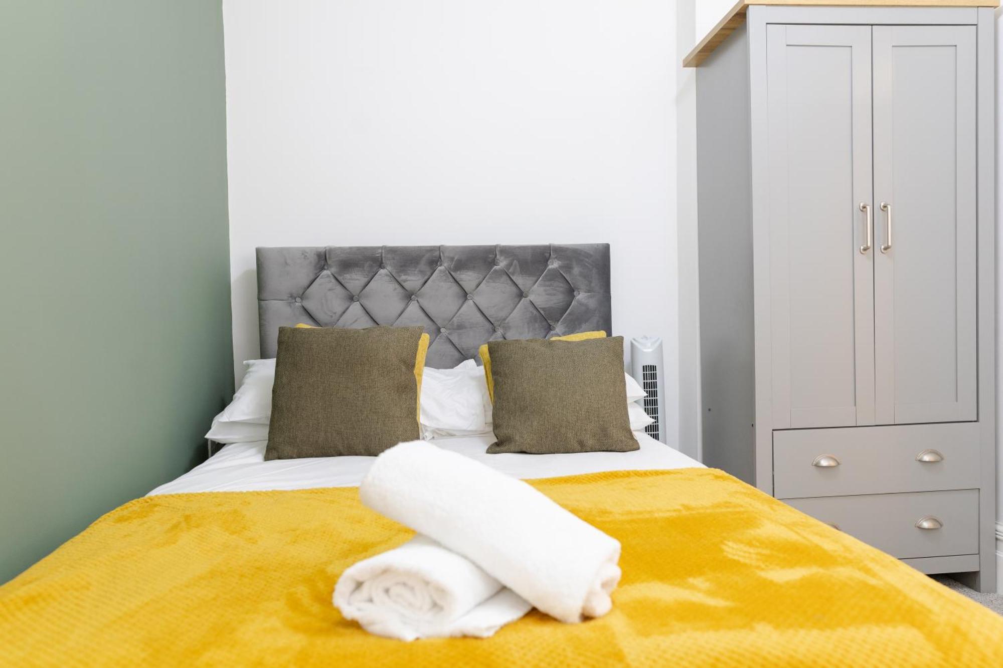 Bay City Studio Apartments Cardiff Bagian luar foto