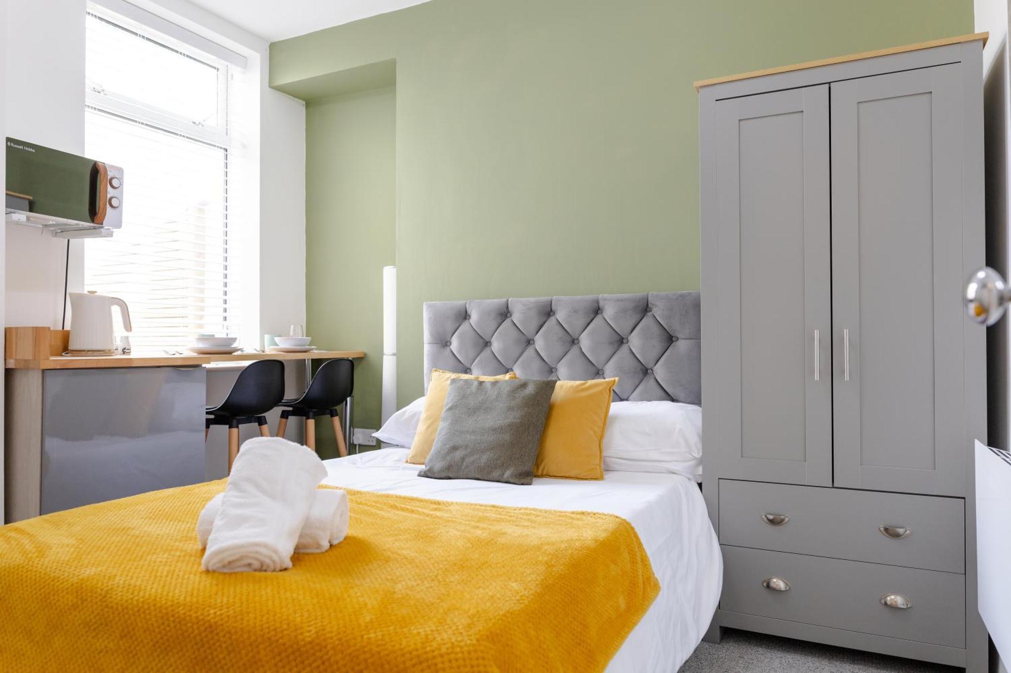 Bay City Studio Apartments Cardiff Bagian luar foto