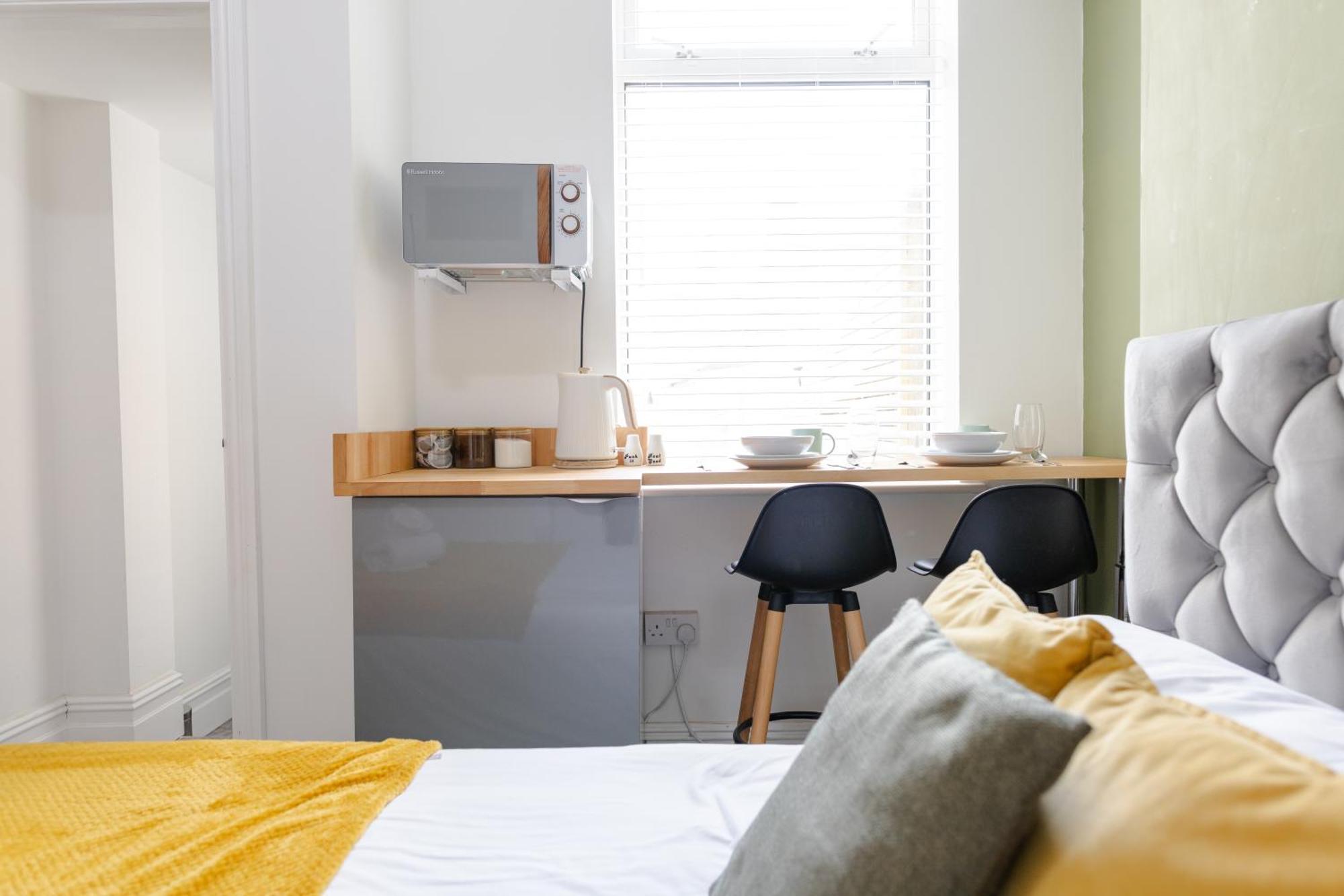 Bay City Studio Apartments Cardiff Bagian luar foto