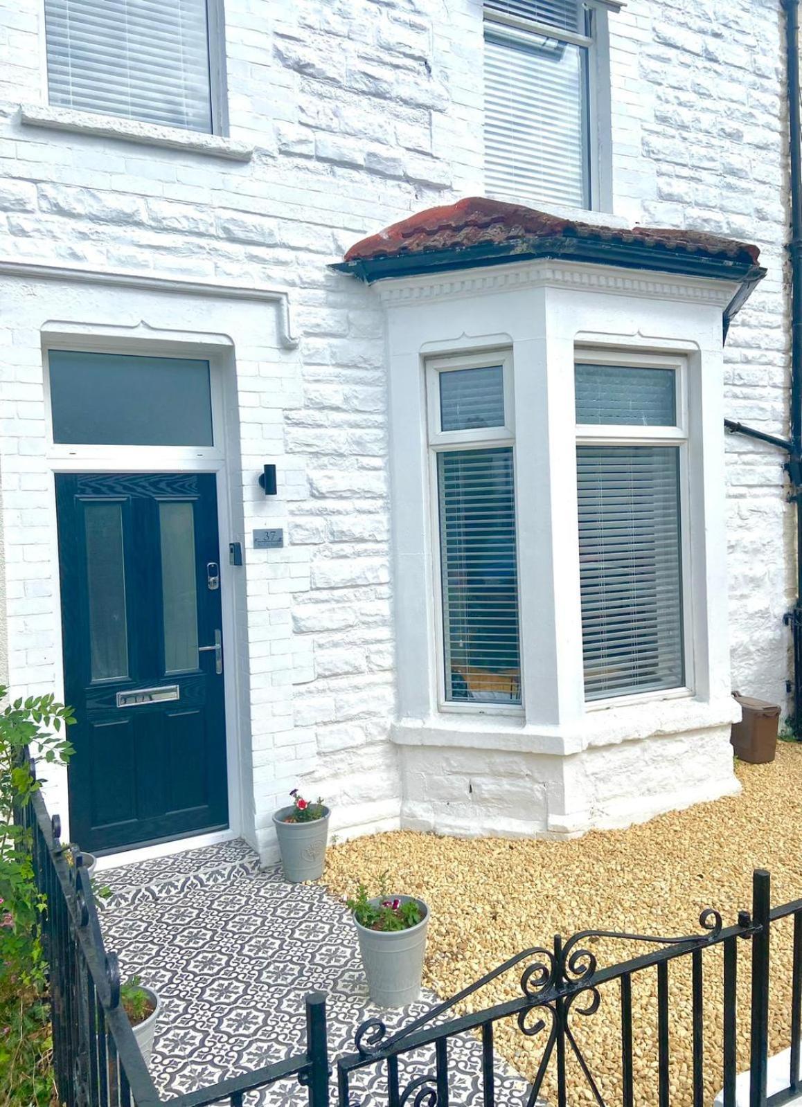 Bay City Studio Apartments Cardiff Bagian luar foto